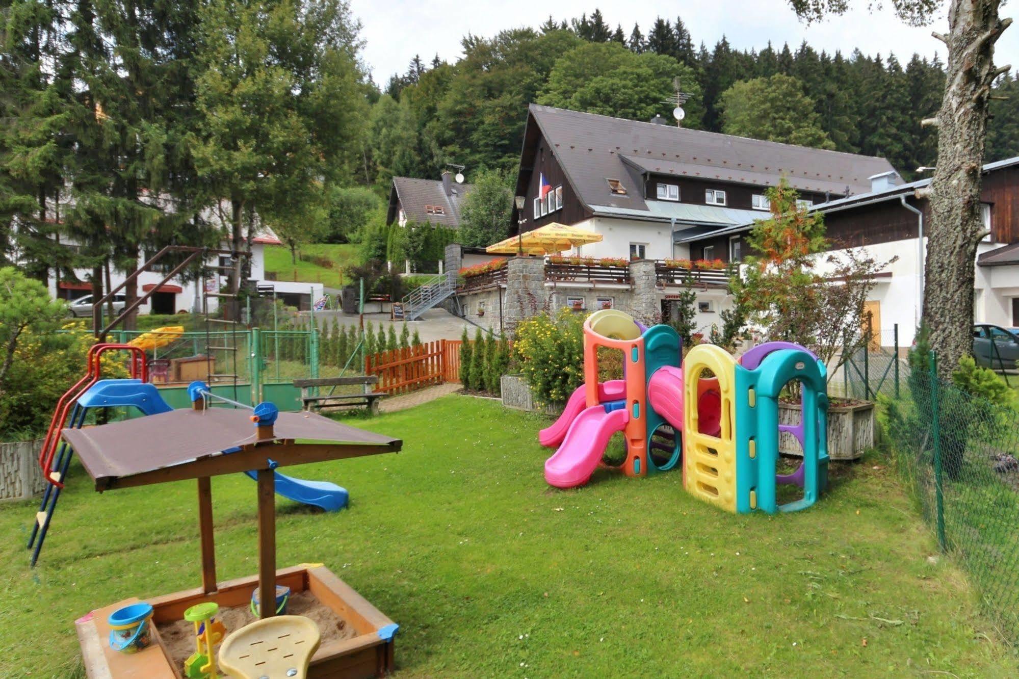 Penzion Bobesova Bouda Železná Ruda Buitenkant foto